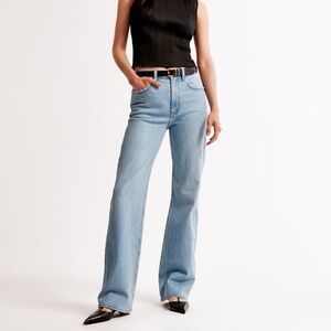 Abercrombie & Fitch Light Wash 90’s Relaxed High Rise Wide Leg Jeans Sz 34/18